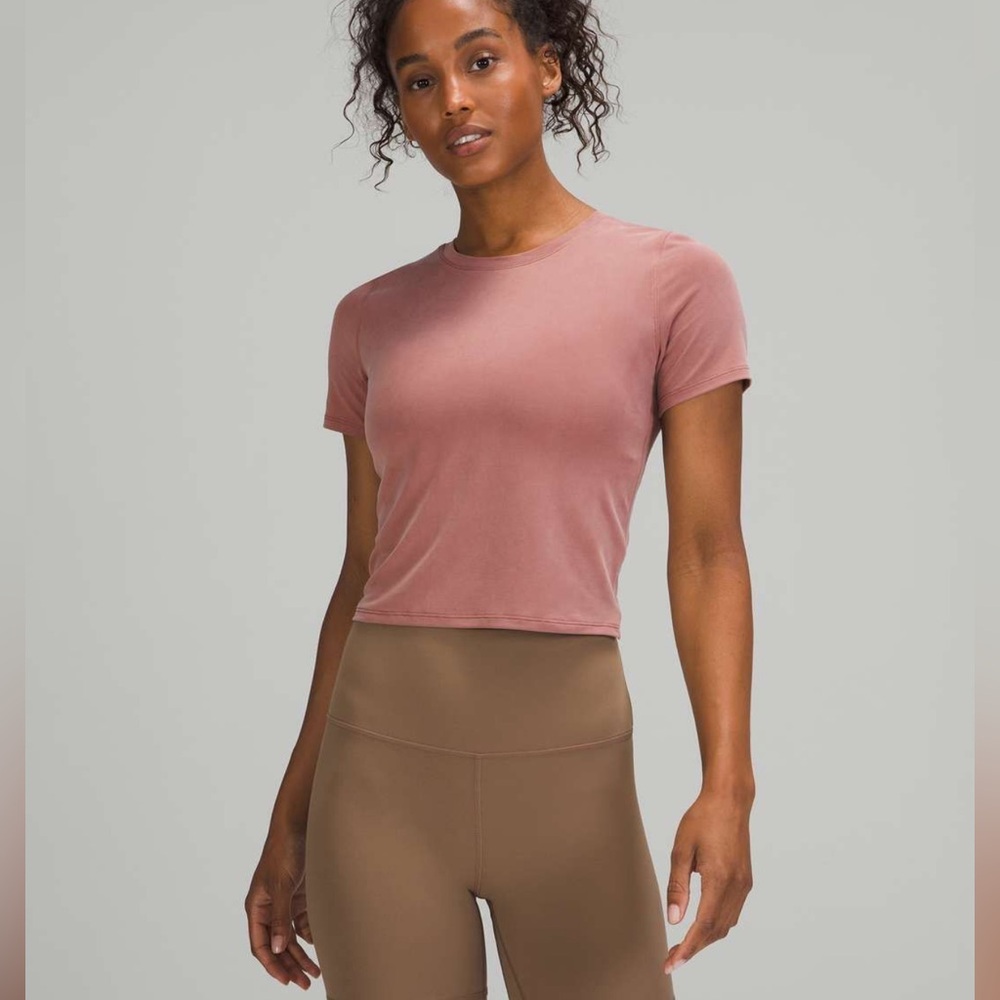 EUC Lululemon Pink Crop Top